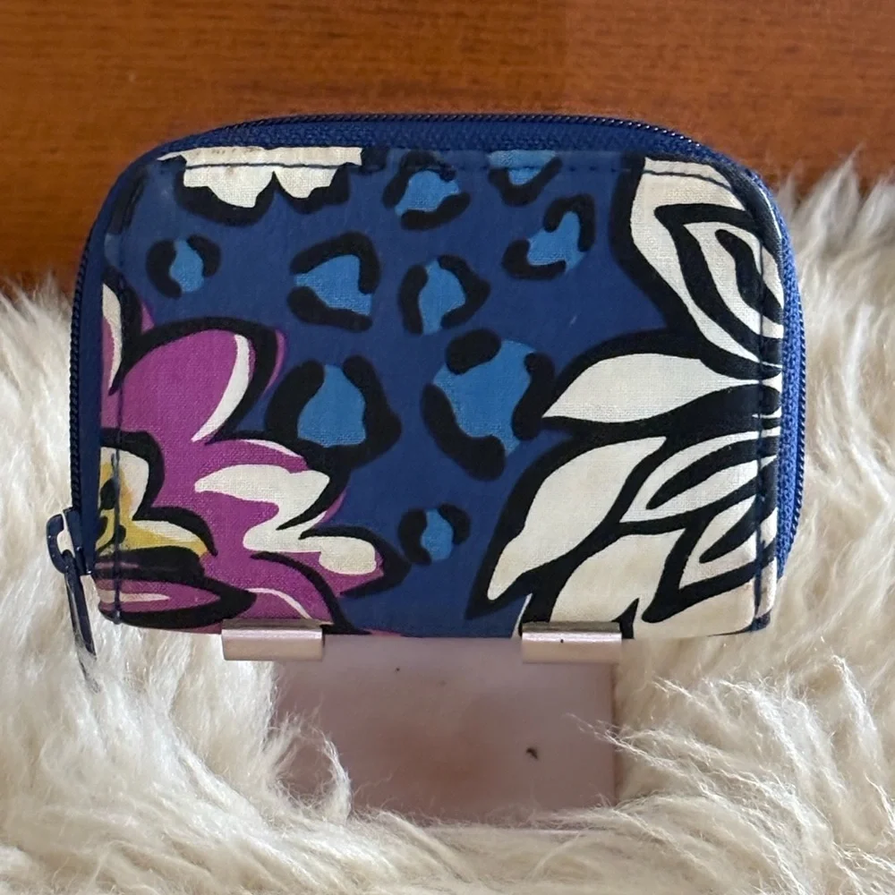 Vera Bradley ‘Parisian Bouquet’ Zip Around ID Wallet - Picture 3 of 4